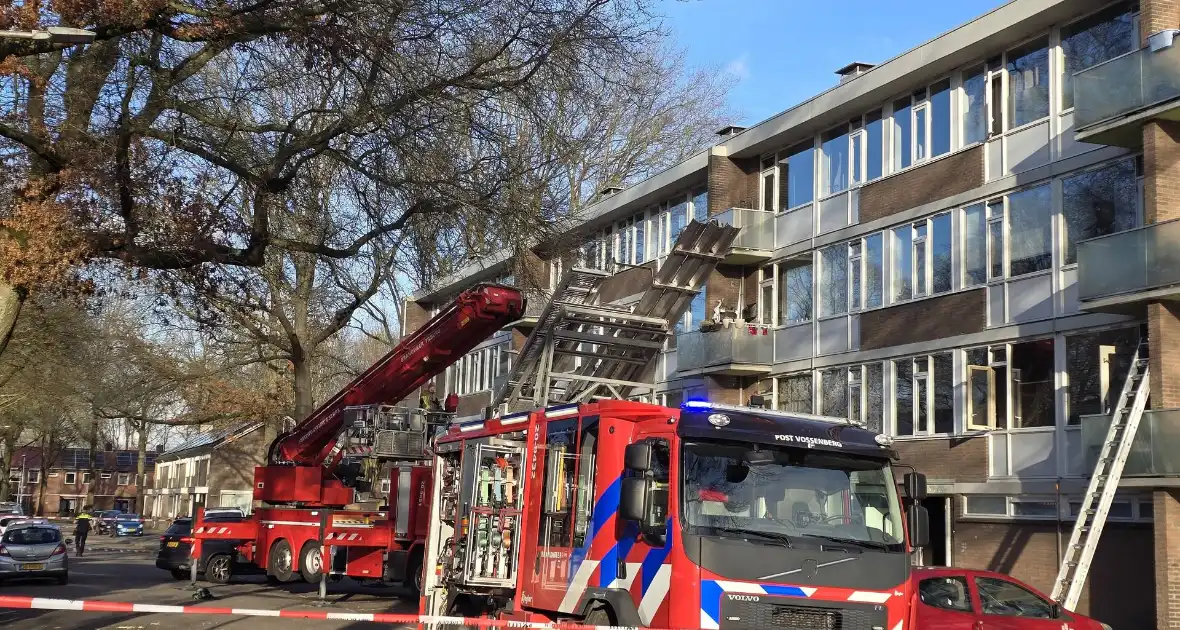 Brand in woning leidt tot afzetting van de straat