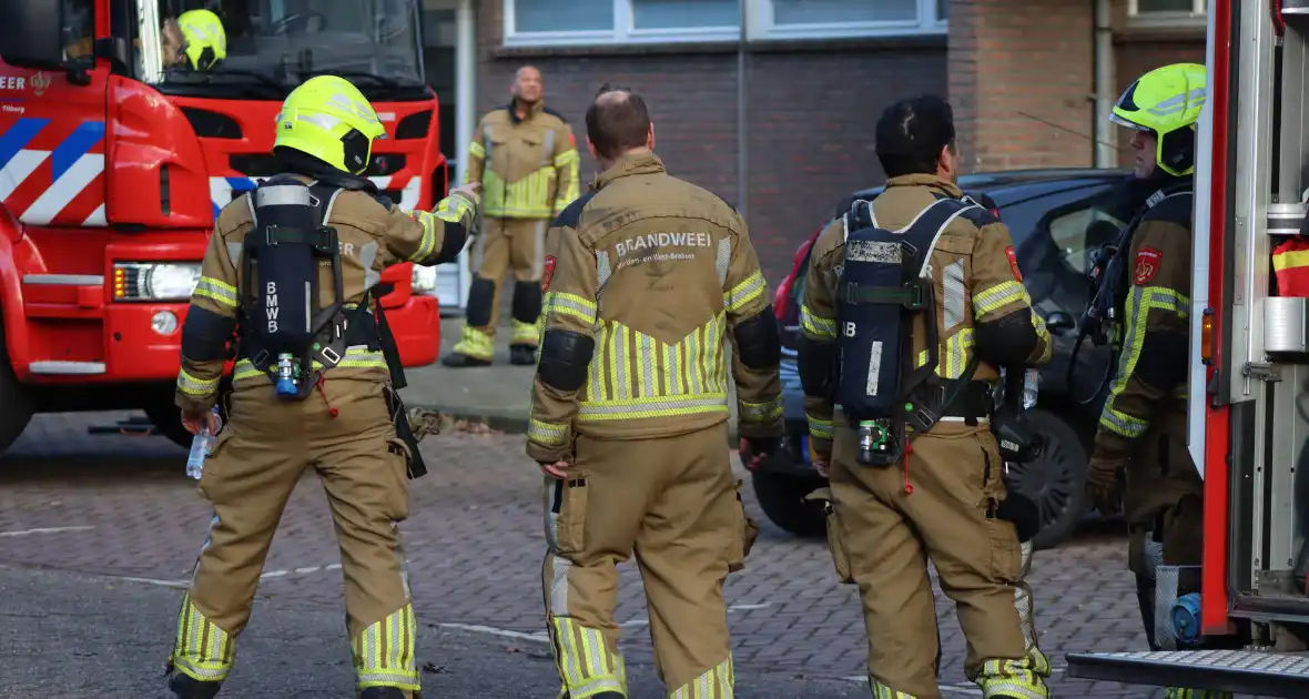 Brand in woning leidt tot afzetting van de straat - Foto 1