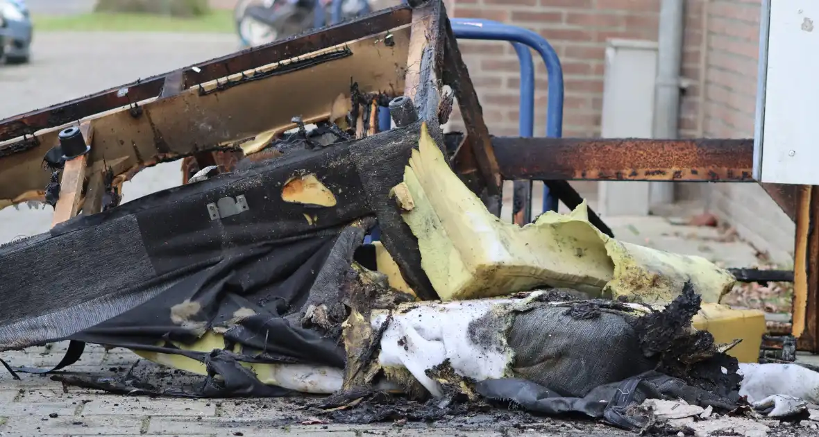 Brand in woning leidt tot afzetting van de straat - Foto 11