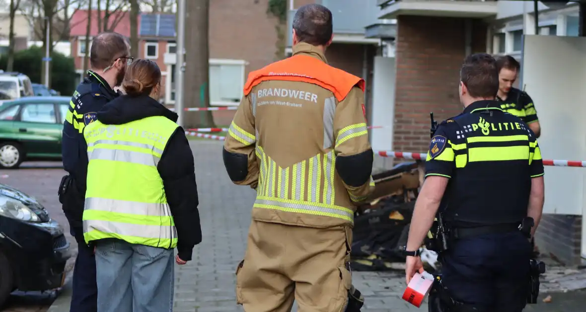 Brand in woning leidt tot afzetting van de straat - Foto 12