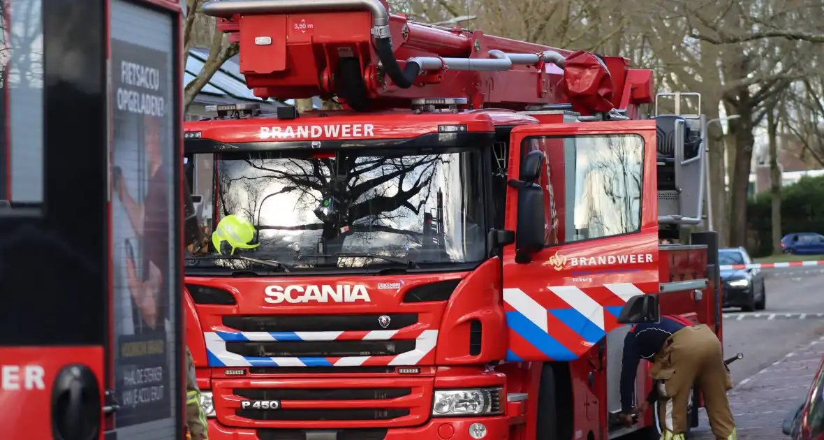 Brand in woning leidt tot afzetting van de straat - Foto 13