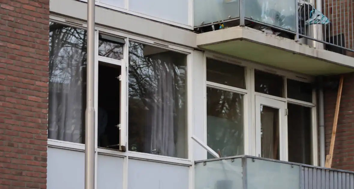 Brand in woning leidt tot afzetting van de straat - Foto 14