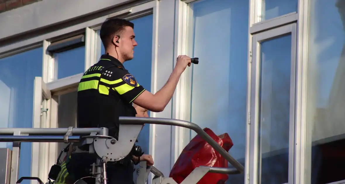 Brand in woning leidt tot afzetting van de straat - Foto 3