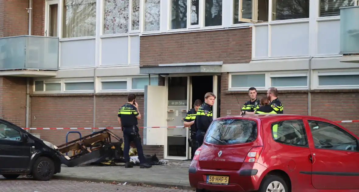 Brand in woning leidt tot afzetting van de straat - Foto 9