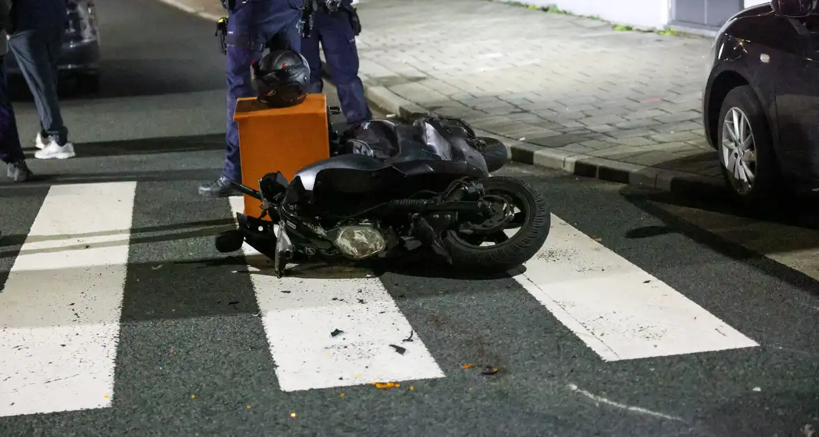 Taxi botst met thuisbezorger op fietspad - Foto 3