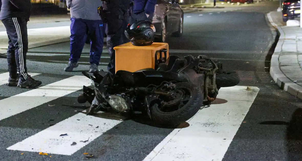 Taxi botst met thuisbezorger op fietspad - Foto 5