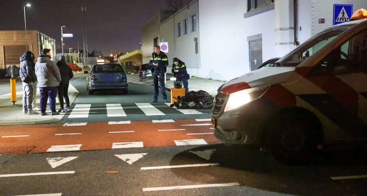 Taxi botst met thuisbezorger op fietspad - Foto 6