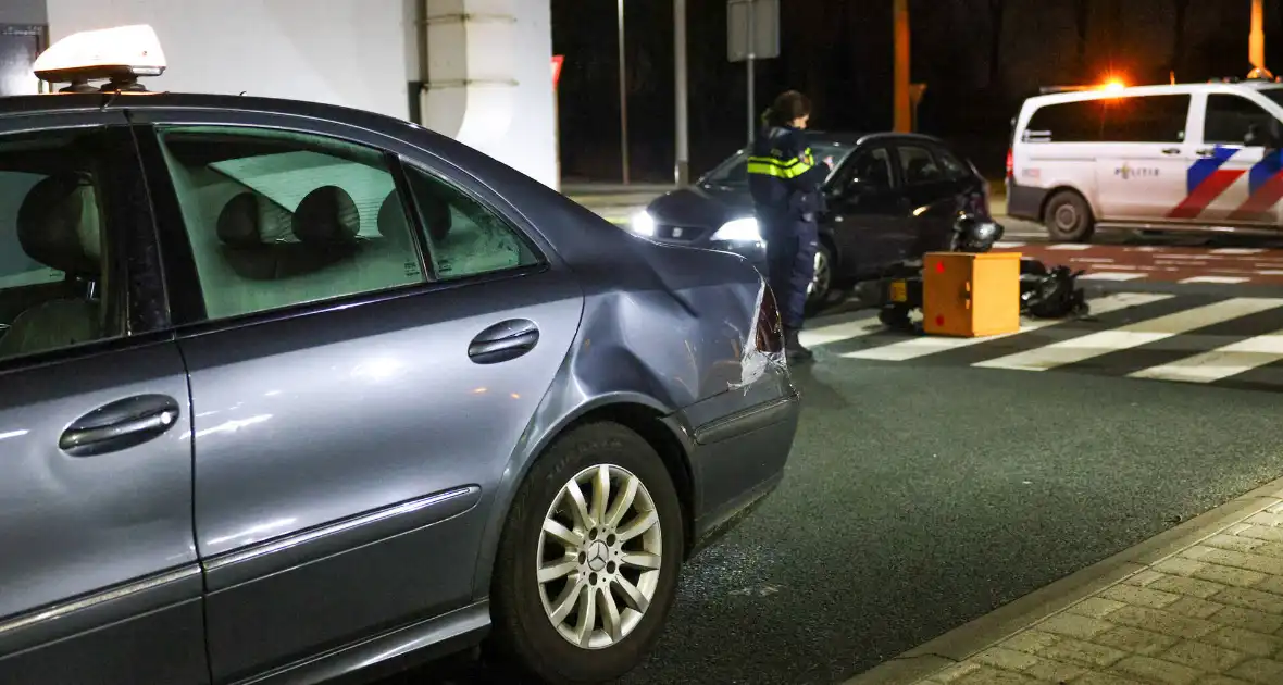 Taxi botst met thuisbezorger op fietspad - Foto 9