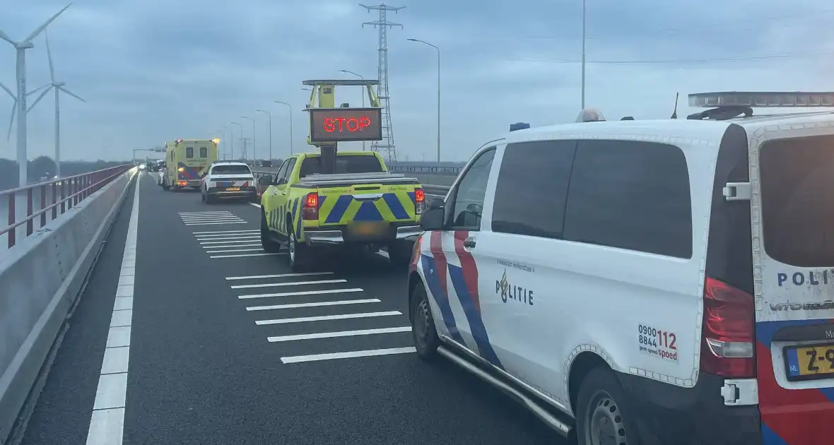 Frontale botsing op parallelbaan zorgt voor ravage - Foto 5