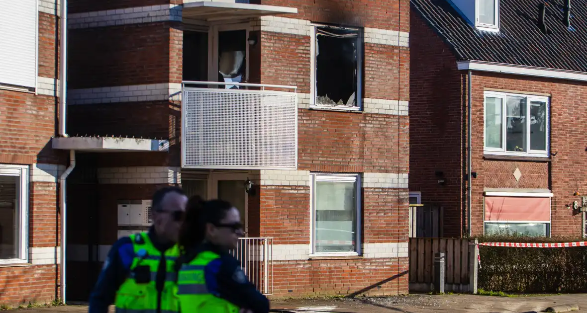 Dode en veel schade na woningbrand