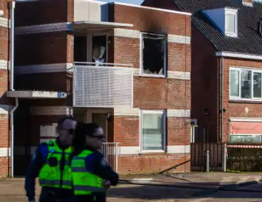Dode en veel schade na woningbrand