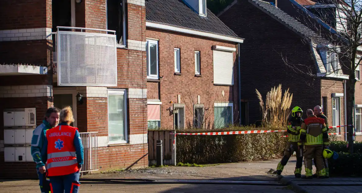 Dode en veel schade na woningbrand - Foto 10