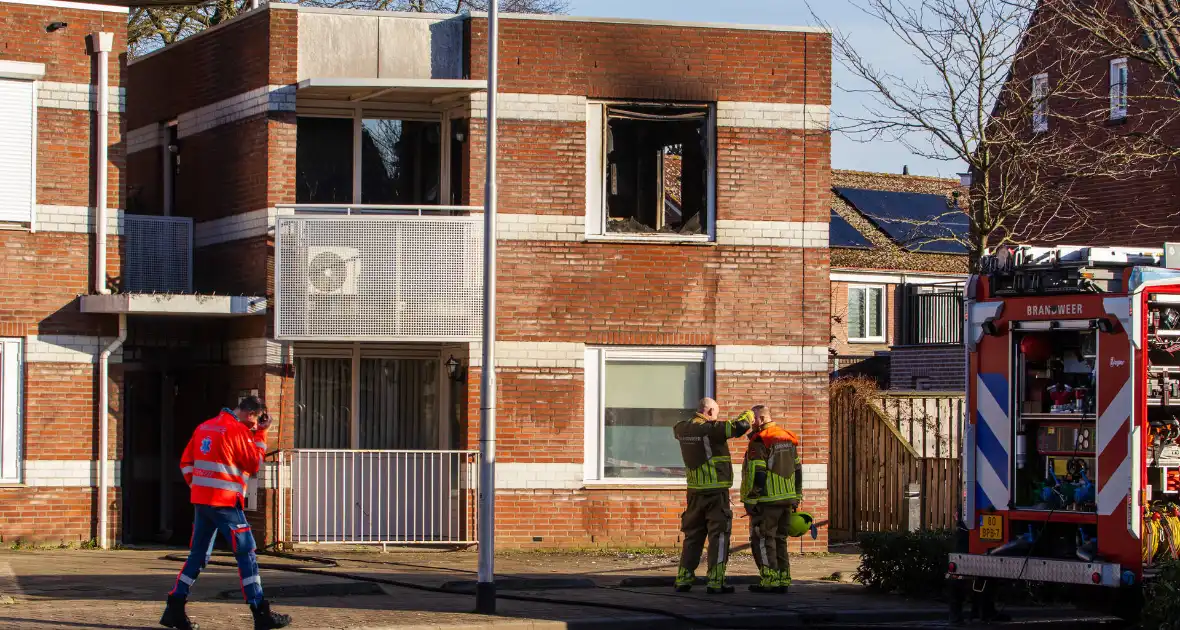 Dode en veel schade na woningbrand - Foto 11