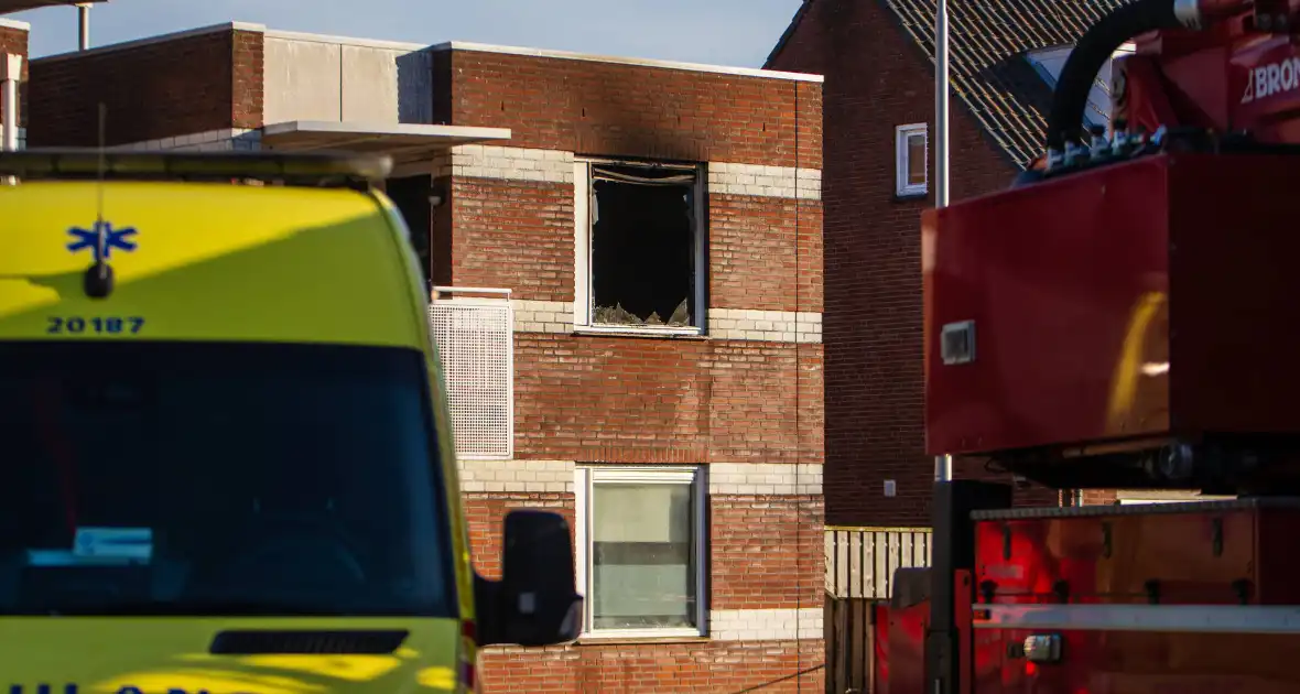 Dode en veel schade na woningbrand - Foto 7