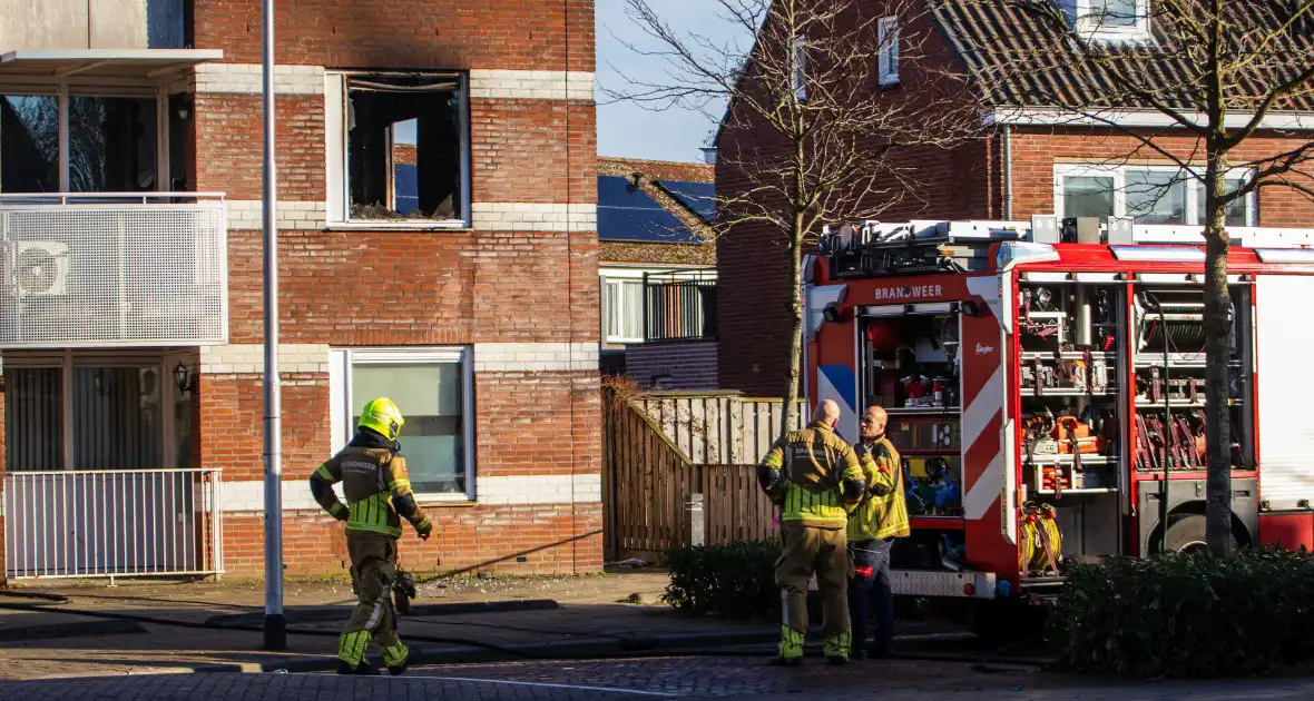 Dode en veel schade na woningbrand - Foto 8