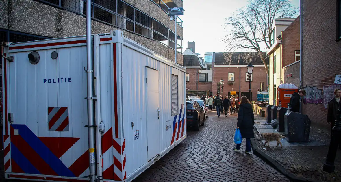 Totale verwoesting na explosies, schade bij daglicht duidelijk te zien - Foto 11