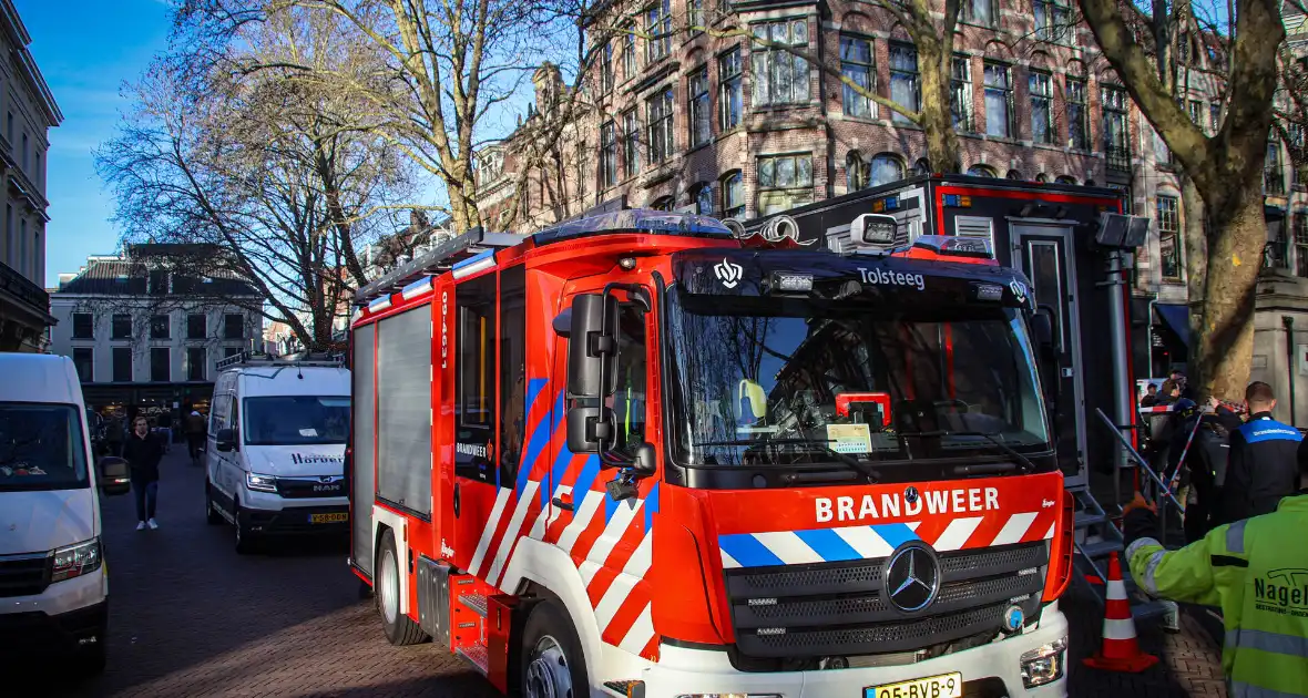 Totale verwoesting na explosies, schade bij daglicht duidelijk te zien - Foto 12