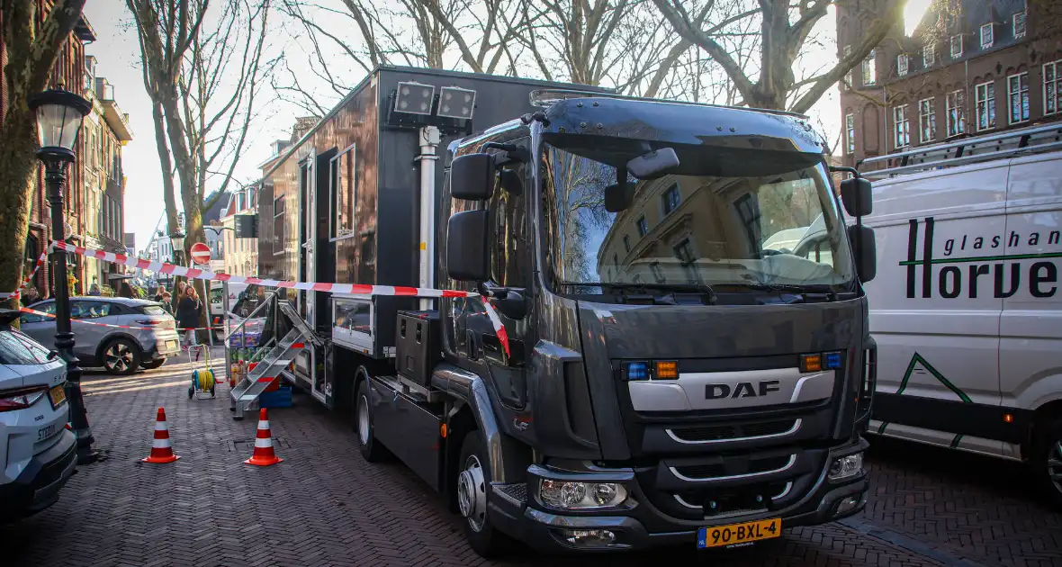 Totale verwoesting na explosies, schade bij daglicht duidelijk te zien - Foto 13