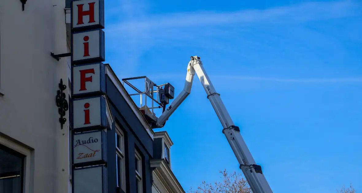 Totale verwoesting na explosies, schade bij daglicht duidelijk te zien - Foto 19
