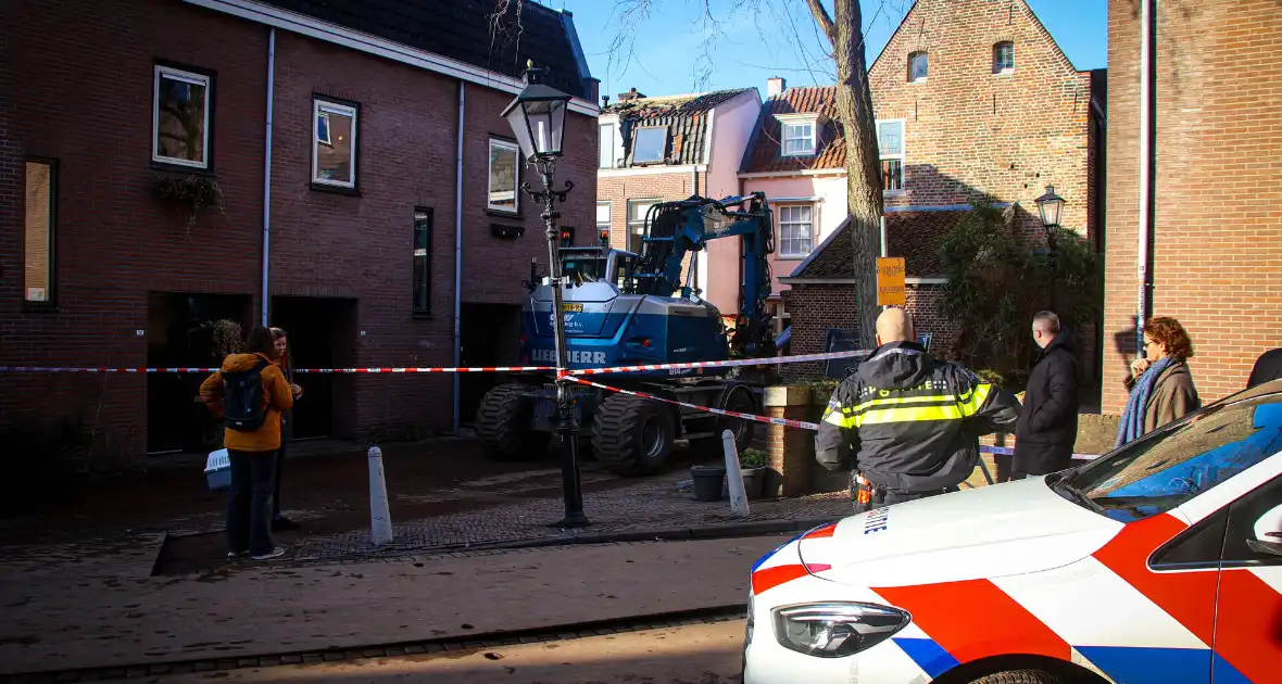 Totale verwoesting na explosies, schade bij daglicht duidelijk te zien - Foto 20