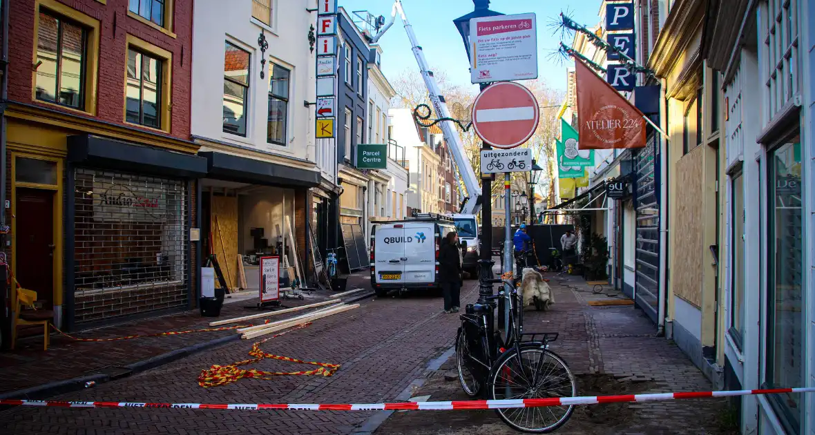 Totale verwoesting na explosies, schade bij daglicht duidelijk te zien - Foto 22