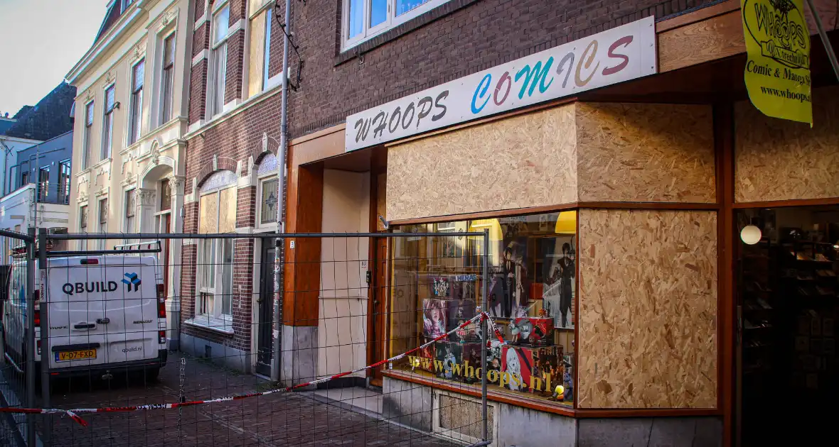 Totale verwoesting na explosies, schade bij daglicht duidelijk te zien - Foto 8