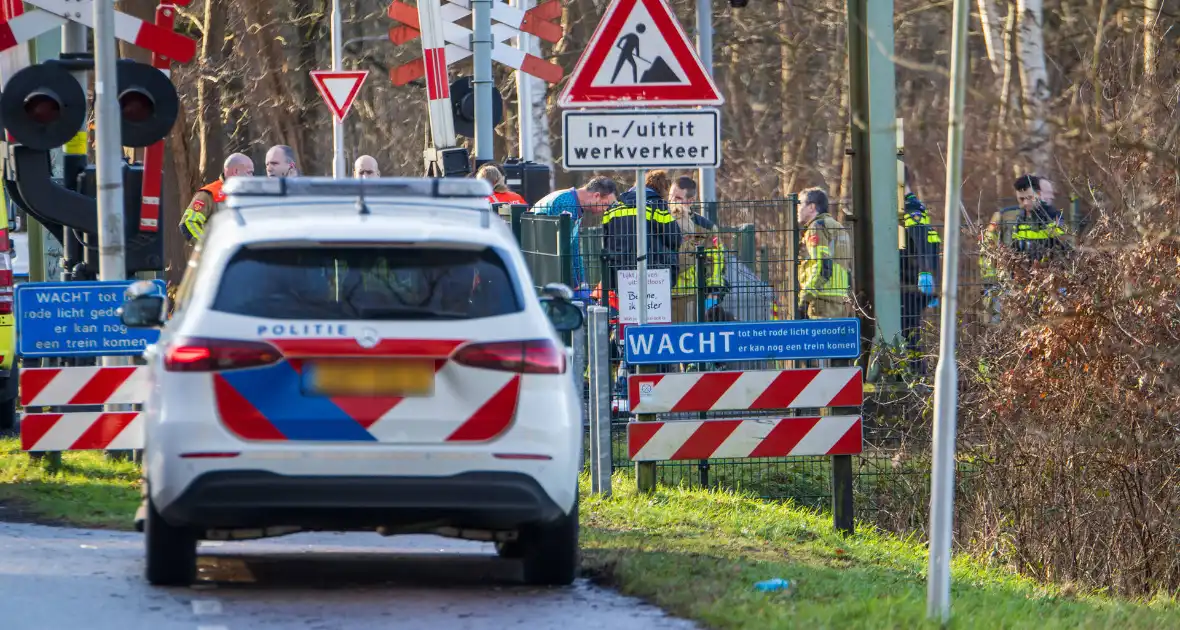 Hulpdiensten in actie na spoorongeval - Foto 1