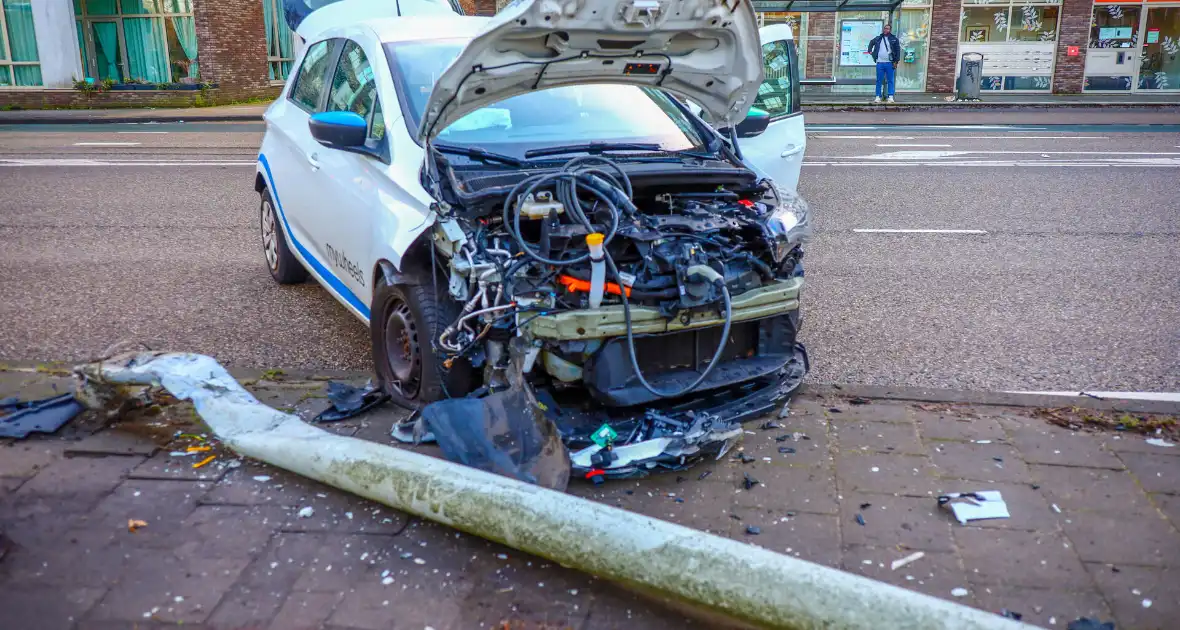 Autobrand na eenzijdig ongeval