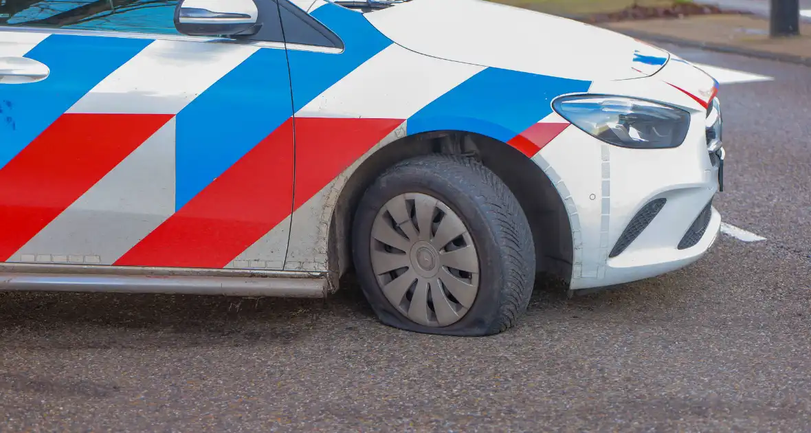 Autobrand na eenzijdig ongeval - Foto 2