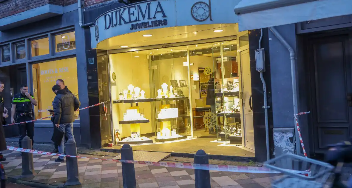 Overval op juwelierszaak zonder gewonden - Foto 1