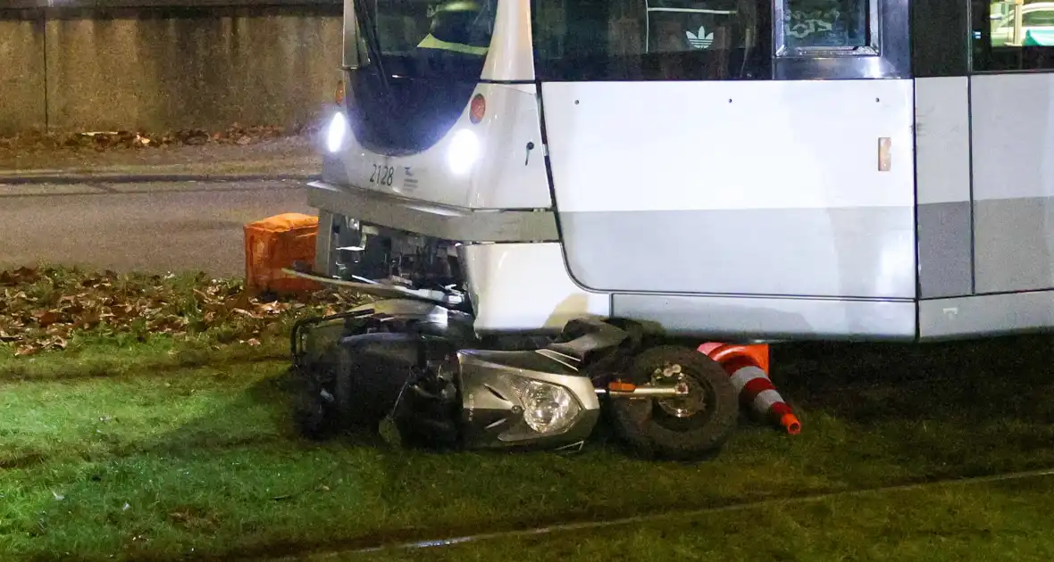 Thuisbezorger komt met de schrik vrij na ongeval - Foto 14