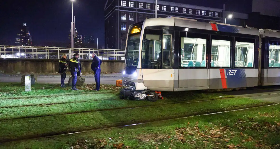 Thuisbezorger komt met de schrik vrij na ongeval - Foto 5