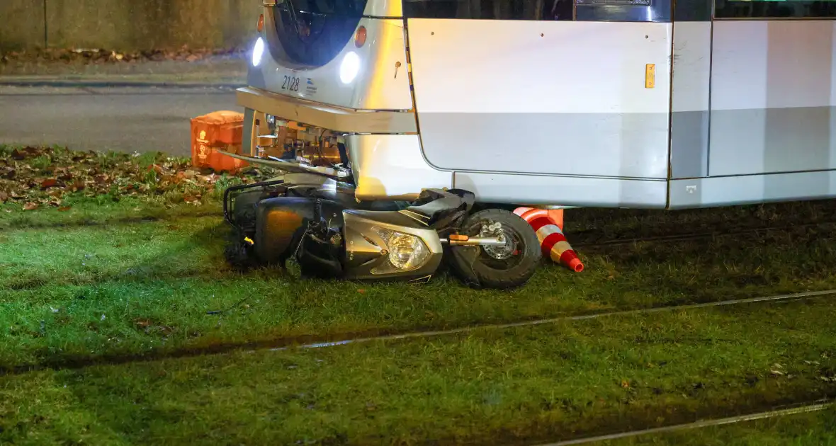 Thuisbezorger komt met de schrik vrij na ongeval - Foto 9