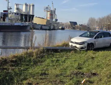 Lantaarnpaal omver na botsing