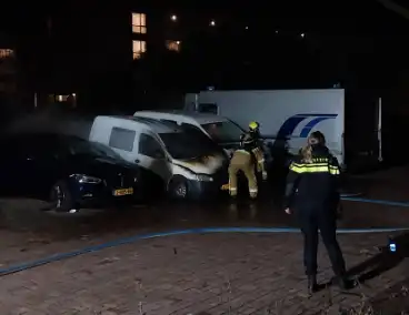 Autobrand leidt tot schade aan voertuigen