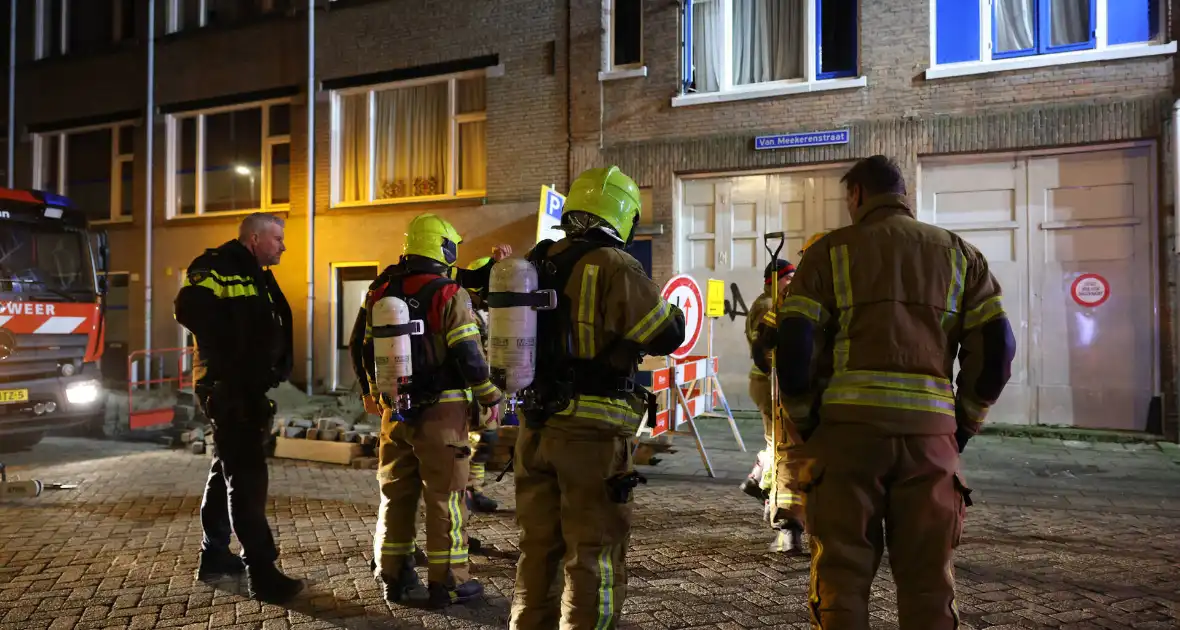 Brand in portiekwoning leidt tot evacuatie bewoners - Foto 1