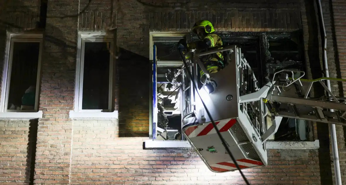 Brand in portiekwoning leidt tot evacuatie bewoners - Foto 10