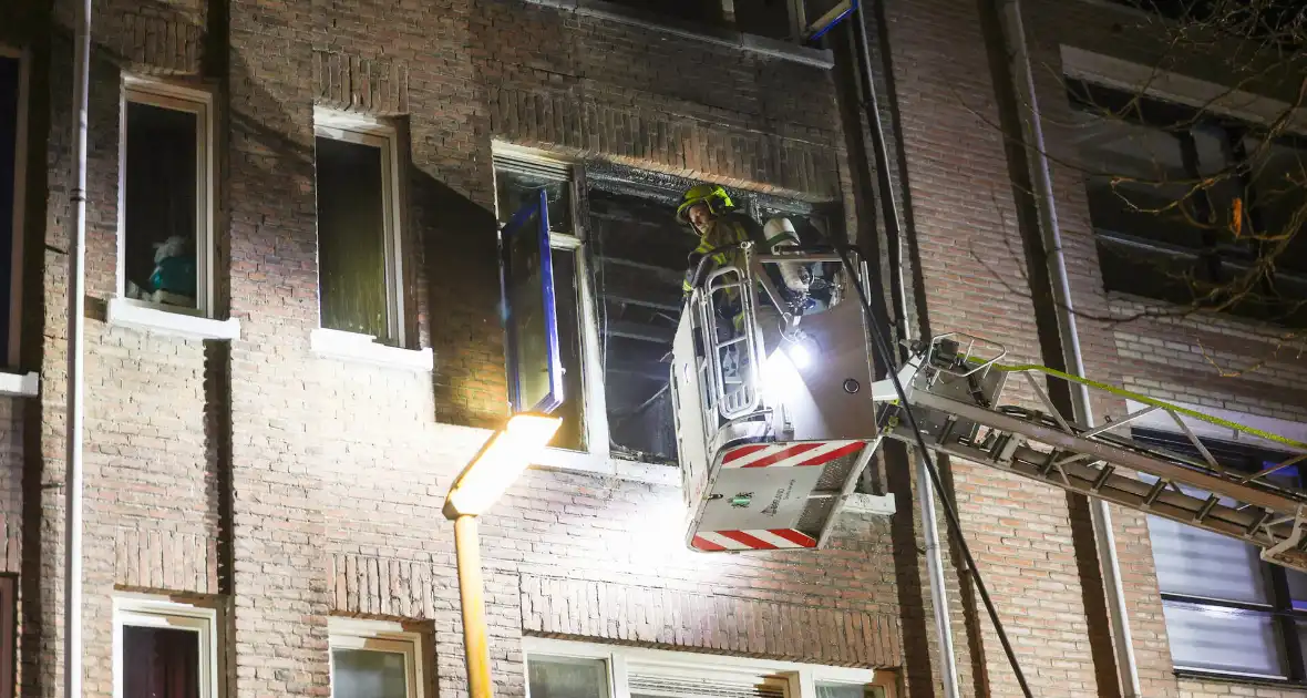 Brand in portiekwoning leidt tot evacuatie bewoners - Foto 2