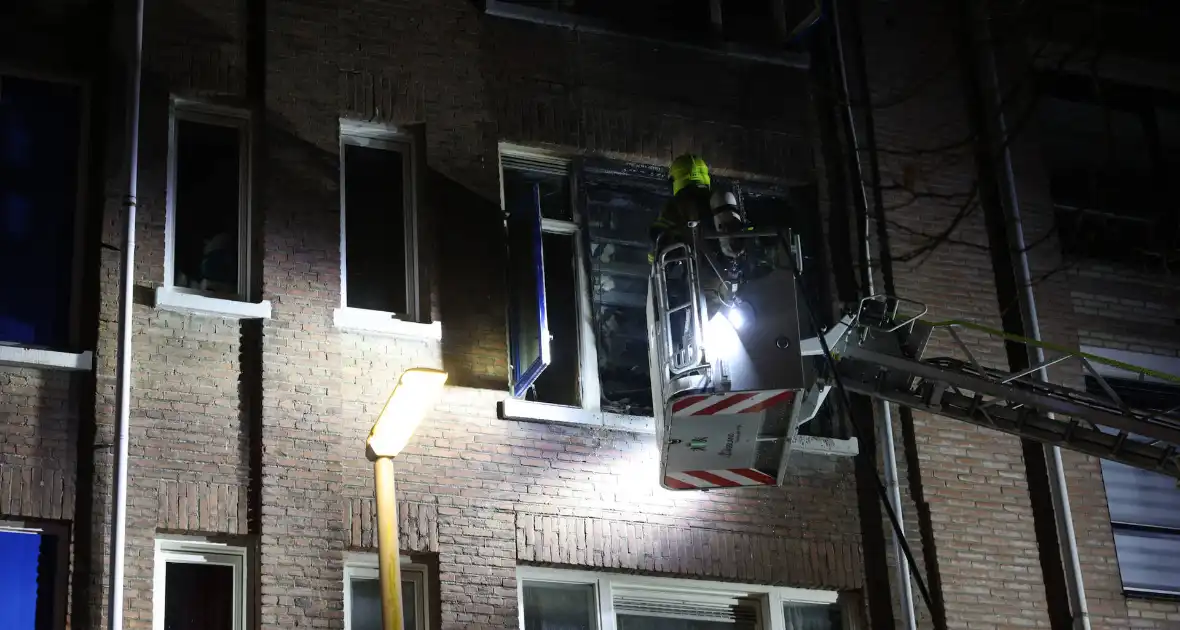 Brand in portiekwoning leidt tot evacuatie bewoners - Foto 4