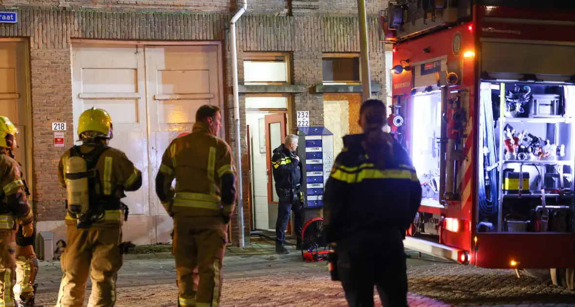 Brand in portiekwoning leidt tot evacuatie bewoners - Foto 6
