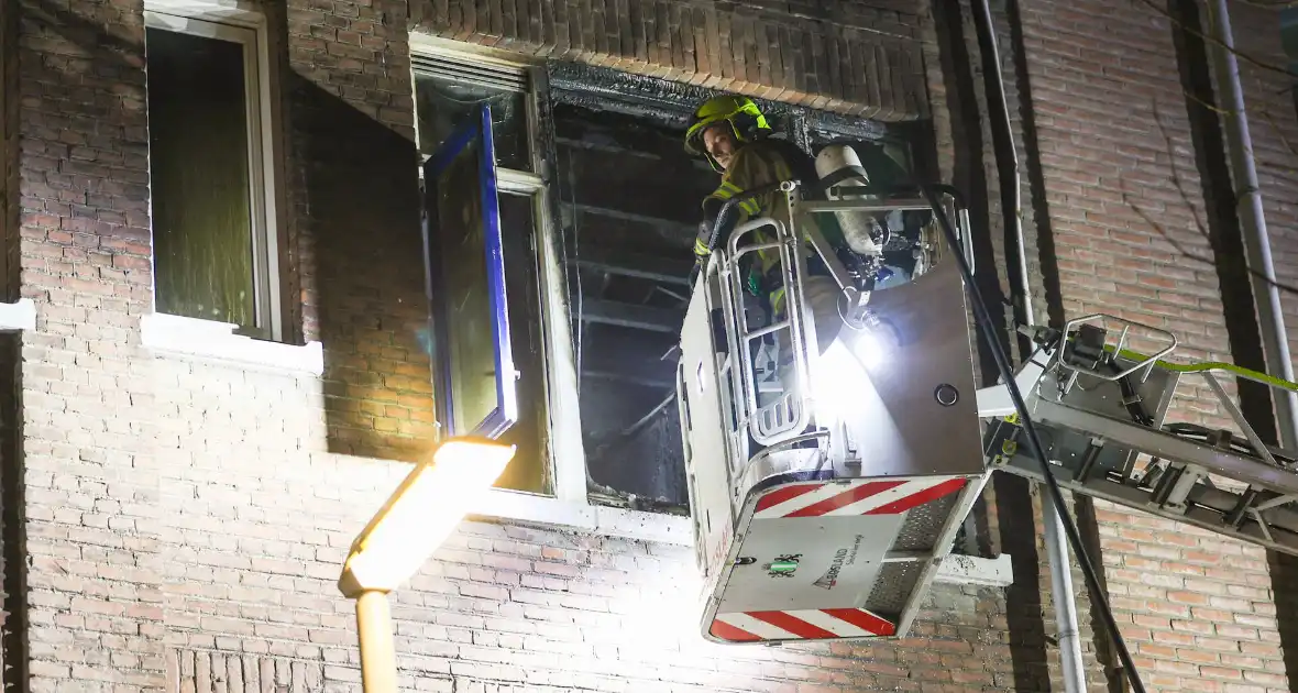 Brand in portiekwoning leidt tot evacuatie bewoners - Foto 7