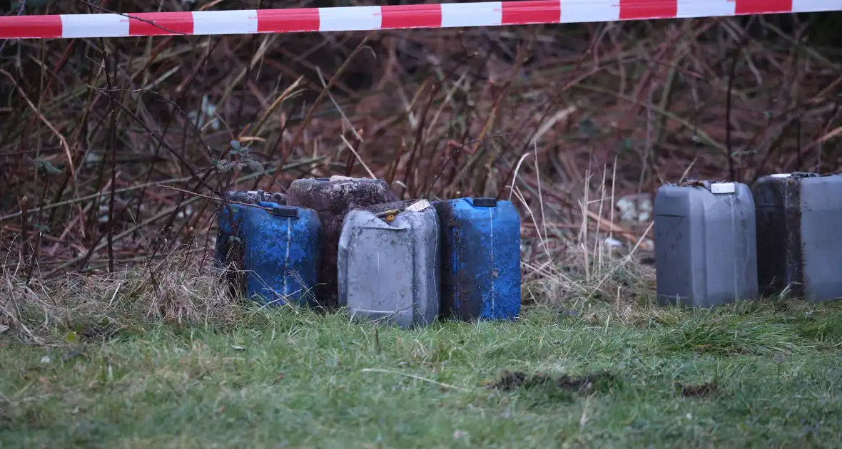 Tientallen vaten ontdekt in bosschages - Foto 1