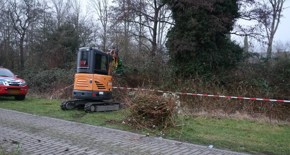 Tientallen vaten ontdekt in bosschages - Foto 13