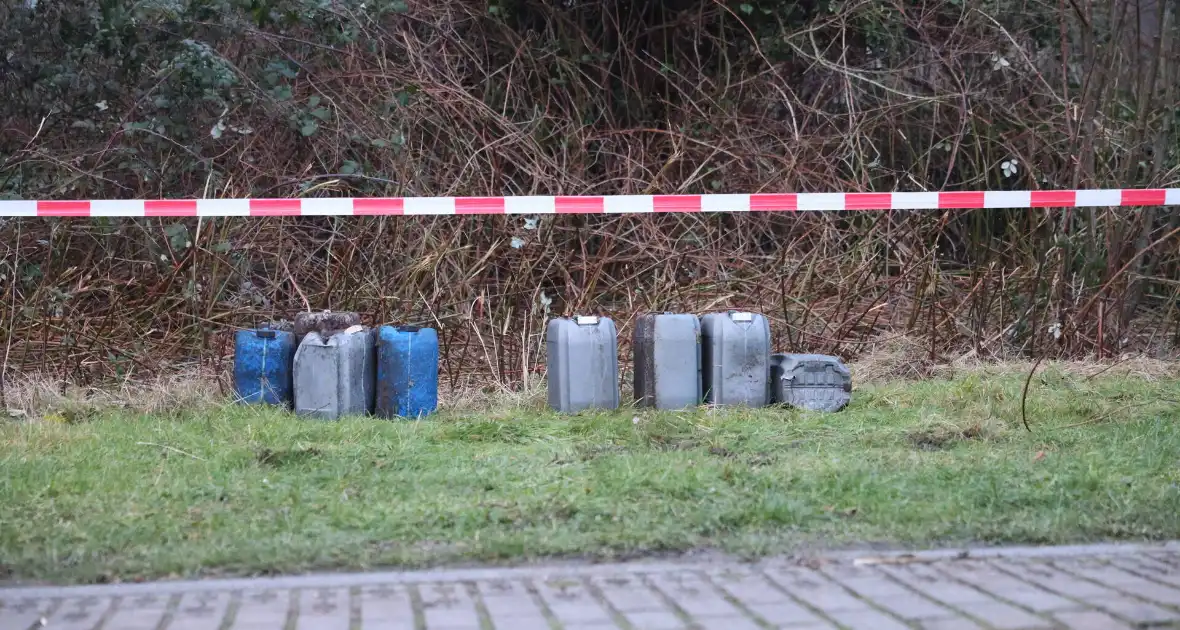 Tientallen vaten ontdekt in bosschages - Foto 14