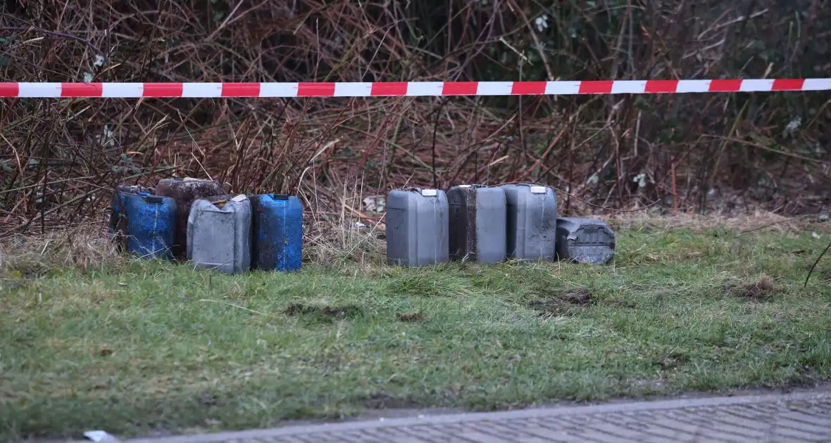 Tientallen vaten ontdekt in bosschages - Foto 2