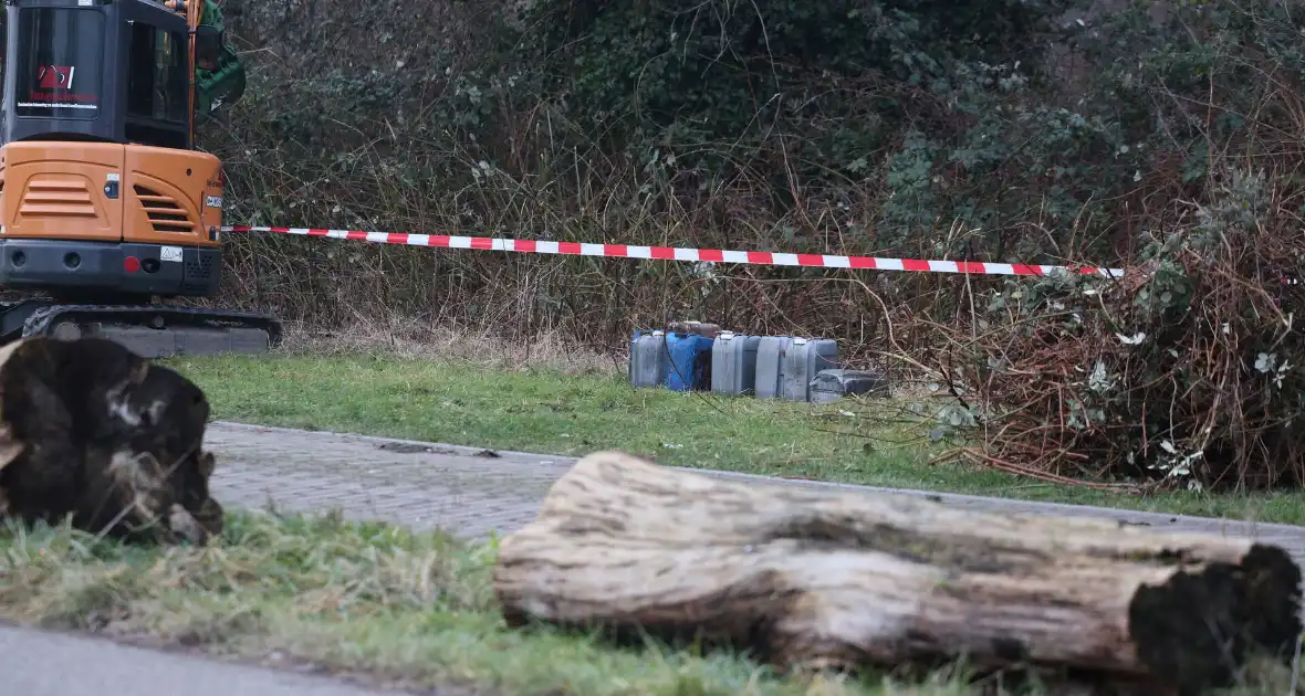 Tientallen vaten ontdekt in bosschages - Foto 6