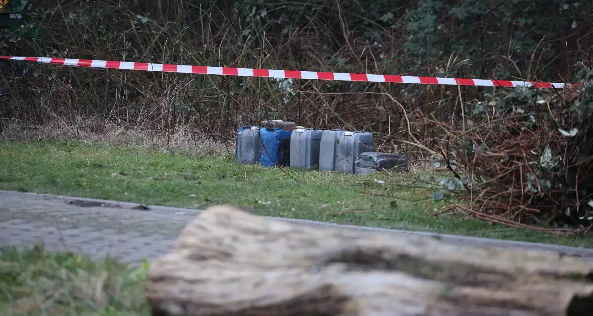 Tientallen vaten ontdekt in bosschages - Foto 8