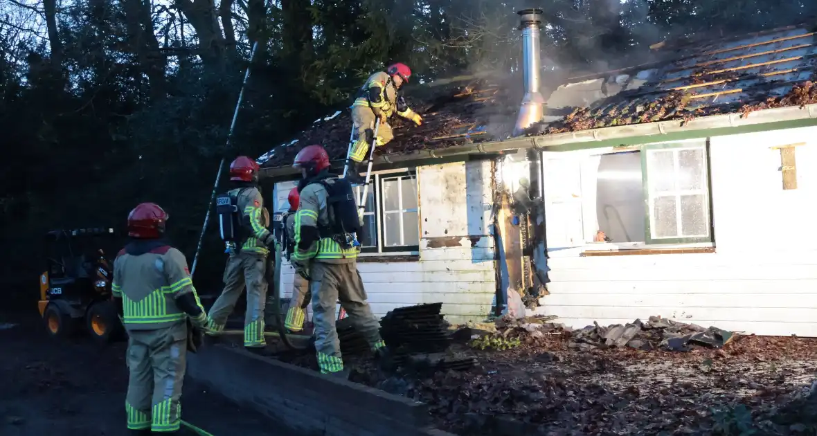 Brand in schuurtje snel onder controle - Foto 12