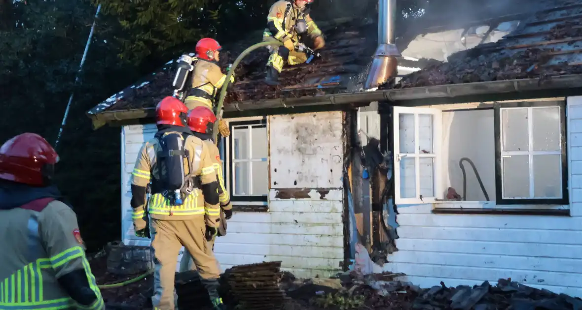 Brand in schuurtje snel onder controle - Foto 13
