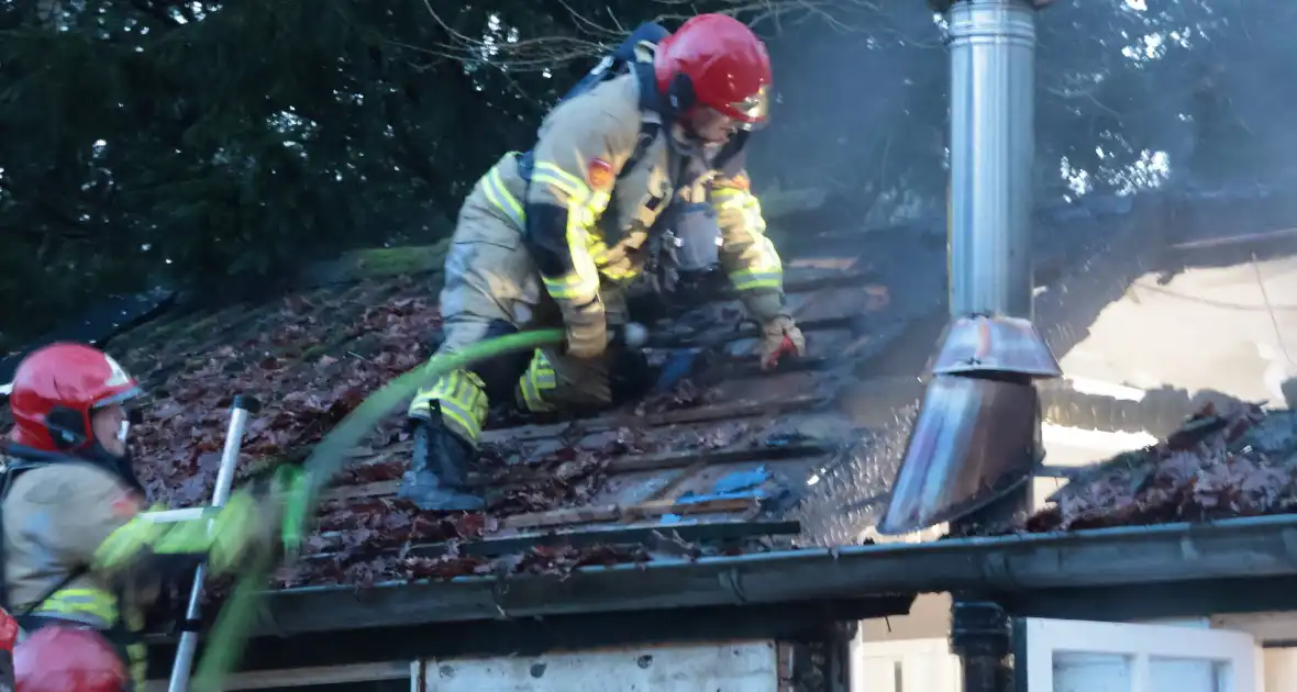 Brand in schuurtje snel onder controle - Foto 15